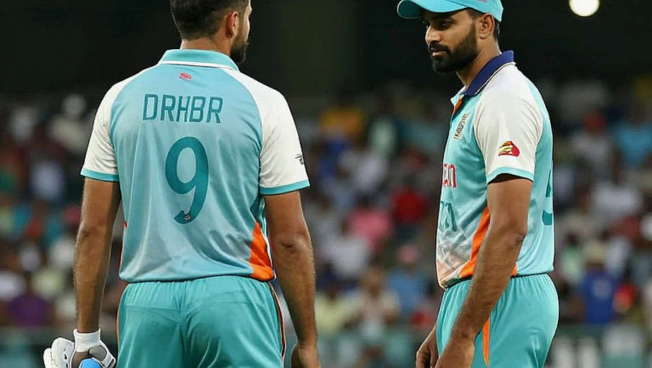 স্মিথ বনাম ওয়ার্নার: ফিঞ্চের প্রশংসার নিচে চাপা পড়া দুটি আলাদা বাজারের হিসাব