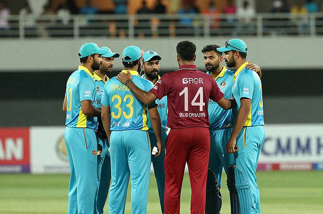আবুধাবির ধুলোয় যে গল্প লেখা হলো না: আতালের ৩৩২ বল আর বাংলাদেশের হারানো জানালা
